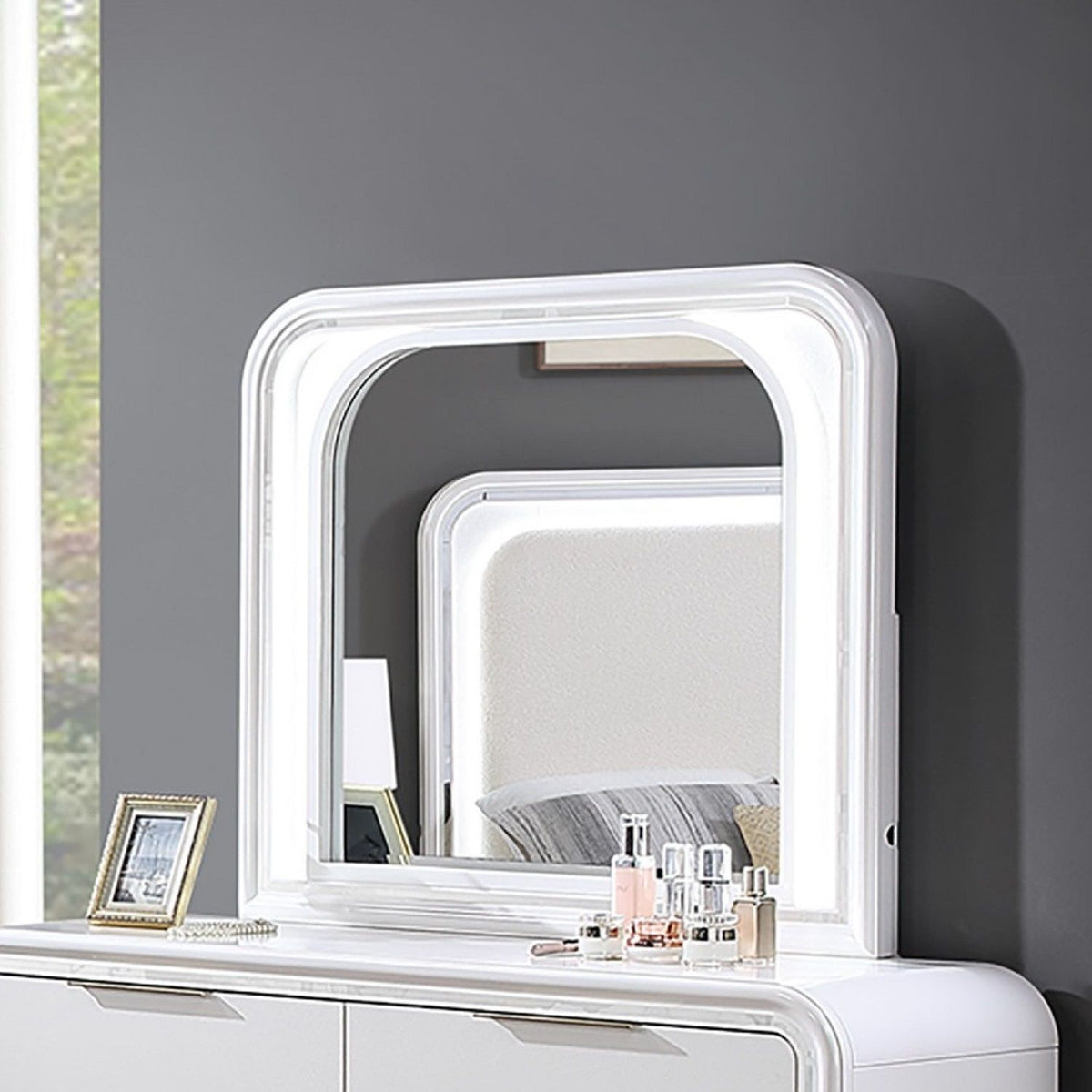 Pearl Dresser With Mirror 6 Drawers Spacious Storage - White